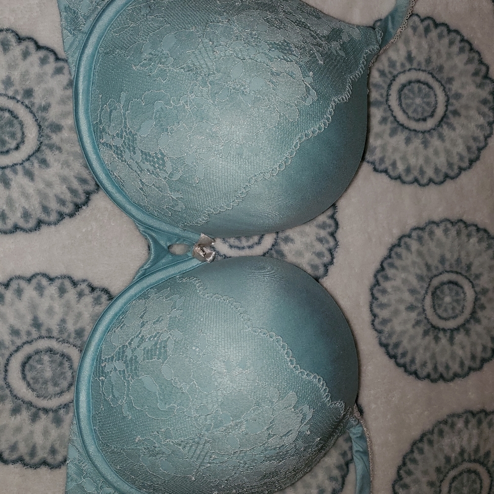 Victoria's Secret 38 D bra(body by victoria/perfect shape)